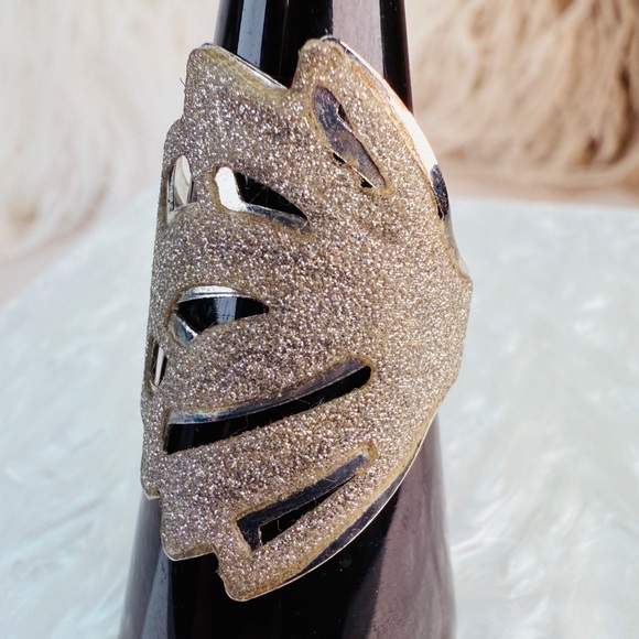 Vintage size 8 adjustable open, cut, frosted costume ring - Picture 1 of 5